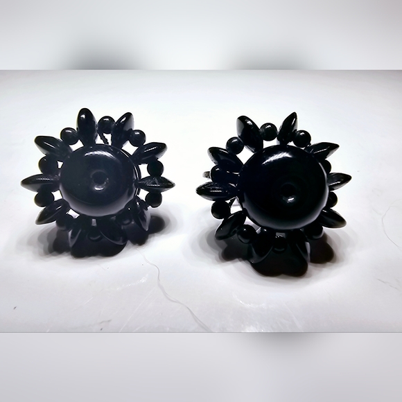 Like new vintage 1960s black sunburst Japanese screwback earrings signed Japan - Picture 6 of 9